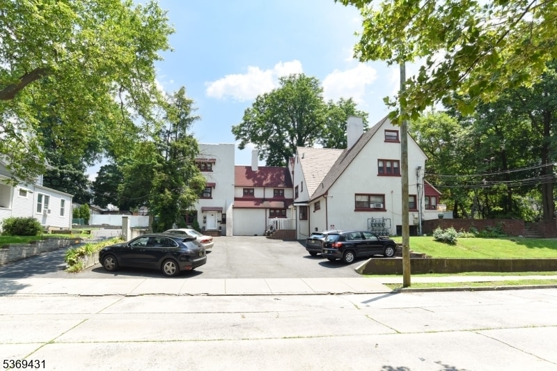 Primary Photo - 285 Orchard Terrace