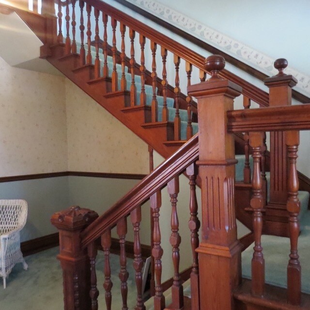 escalera interior - 711 Union St