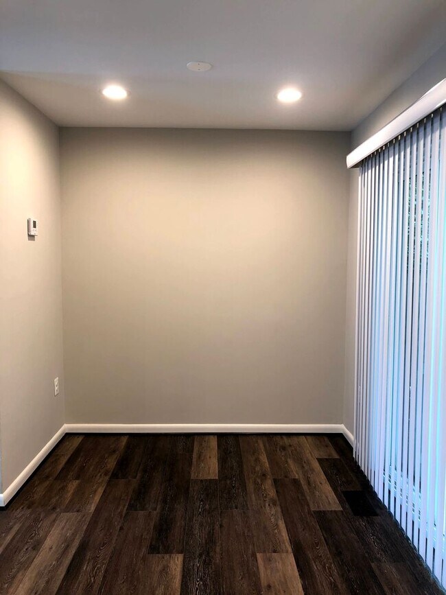 Building Photo - Beautiful Find in Sugarland Square