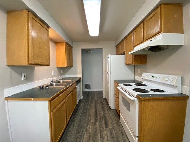 Building Photo - 2211 N Hamilton St