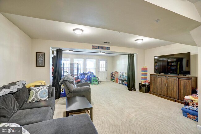 Foto del edificio - 1823 Free Terrace