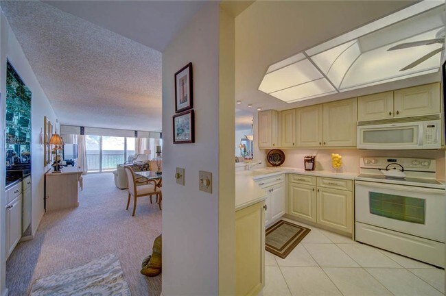 Building Photo - 9600 S Ocean Dr