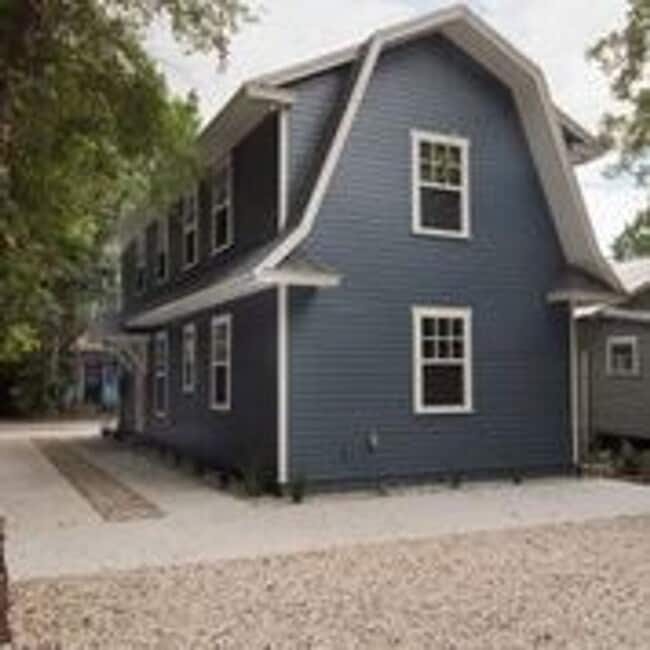 Building Photo - Luxury 4 Bed / 4 Bath Bungalow Cottage -- ...