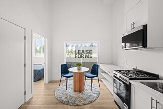 Building Photo - 4347 Woodlawn Ave