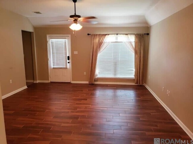 Foto del edificio - 14364 Summerset Dr