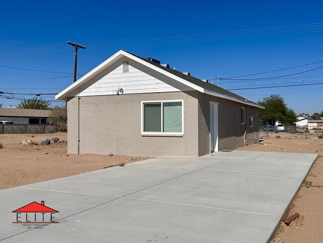 Foto del edificio - Completely Remodeled!