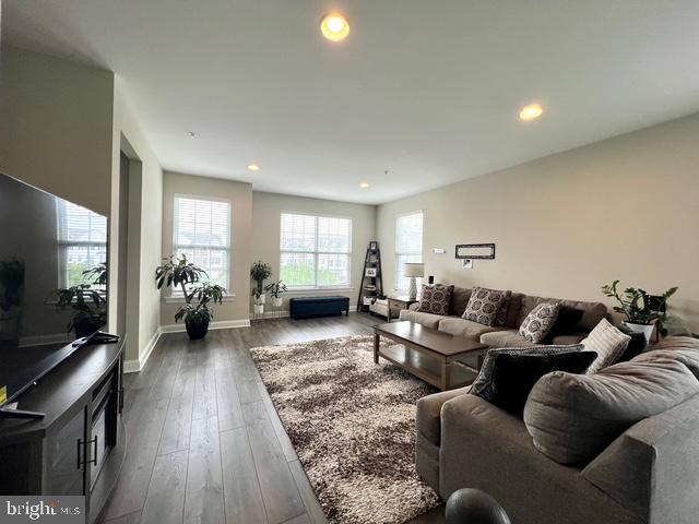 Building Photo - 221 Cadence Ct