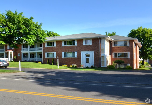 Country Club Apartments Rochester Ny Apartments Com Country Club Apartments Rochester Ny Apartments Com