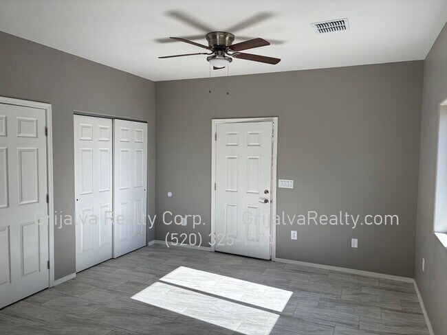 Building Photo - 2750 La Verne Ave N