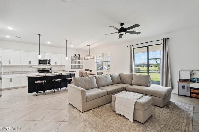 Building Photo - 14701 Cantabria Dr
