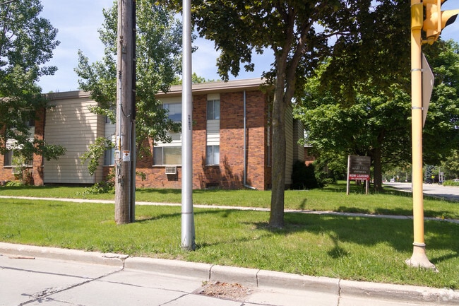Building Photo - Good Tree Apartments
