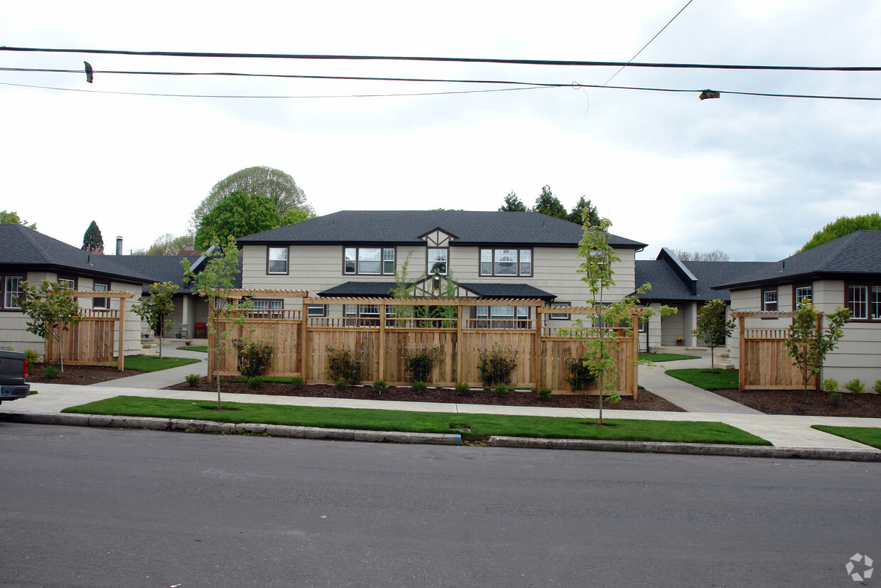 Foto del edificio - Maple Court Apartments