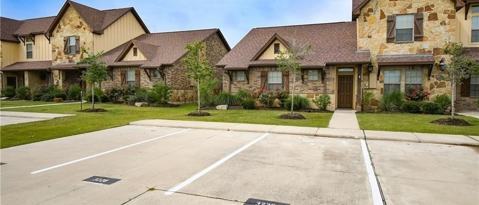 Foto del edificio - 3228 Travis Cole Ave