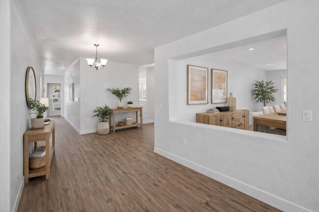 Building Photo - 1365 E Betsy Ln
