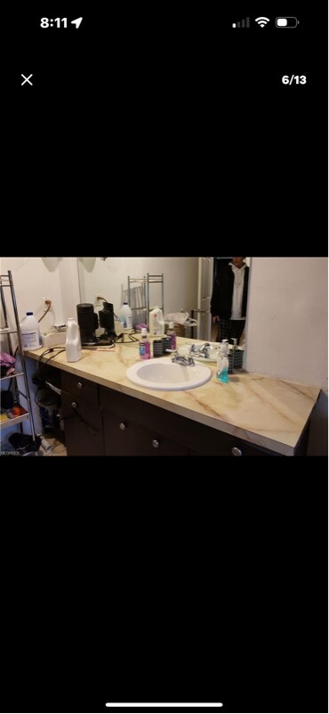 Building Photo - 685 Garry Rd