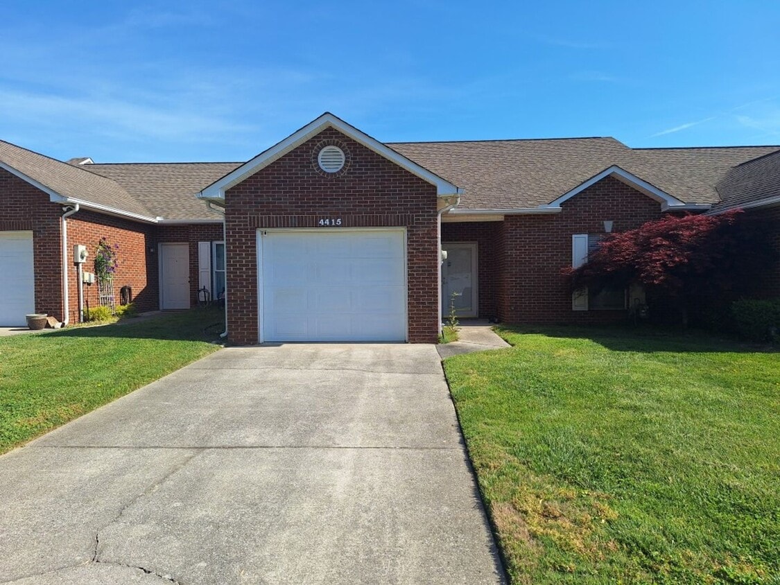 One level living in NorthWest Knoxville - One level living in NorthWest Knoxville