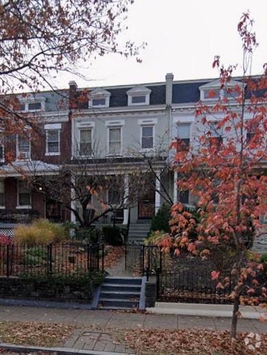 Building Photo - 723 K St NE