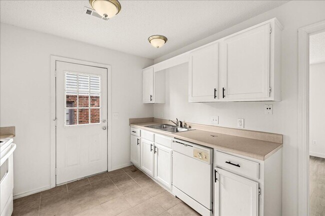 Building Photo - 3406 SW Landau Ct