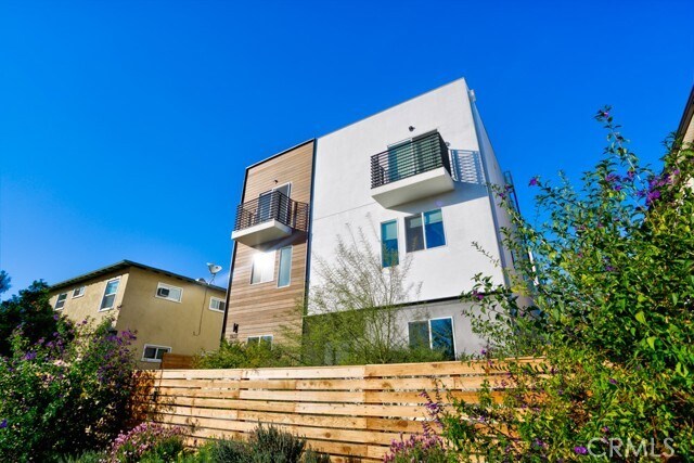 Foto del edificio - 11639 Burbank Blvd