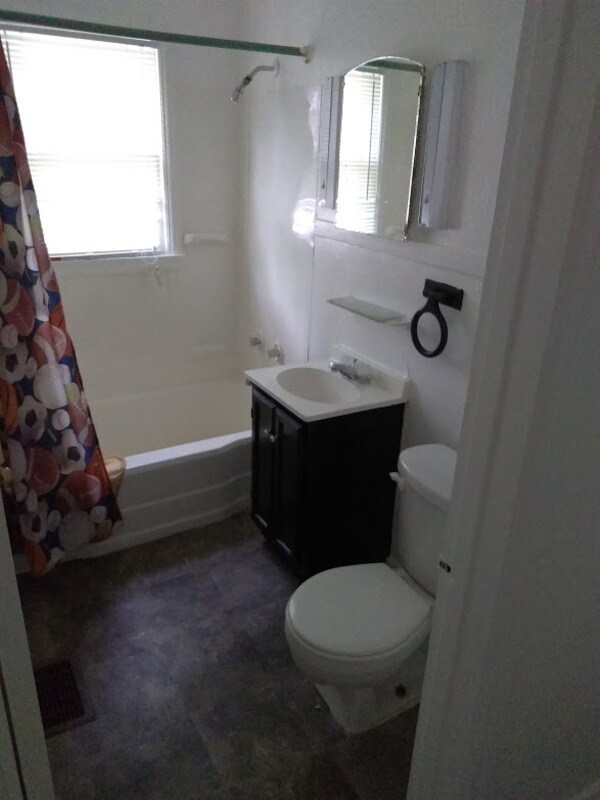 Primary Photo - 235-237 E Hillcrest Ave