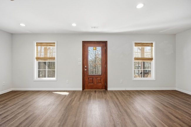 Foto del edificio - 7621 Maple Pl