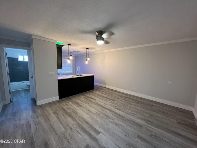 Building Photo - 121 Casa Pl