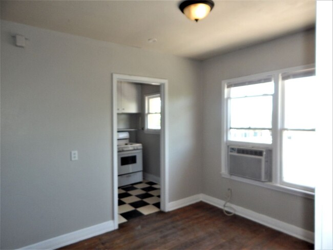 Building Photo - 2 br, 1 bath House - 253 Rosebud Avenue #5