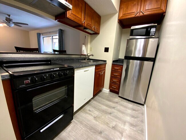 Foto del edificio - 407 Marshall Ct NW