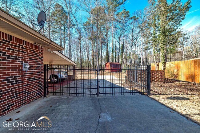 Foto del edificio - 200 North Dr