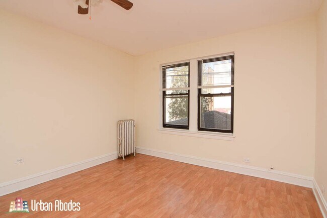 Foto del edificio - 4852 N Damen Ave
