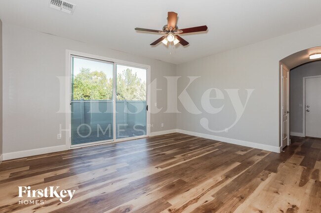 Foto del edificio - 940 S Henry Ln