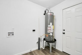 Building Photo - 7022 Castleview Ln