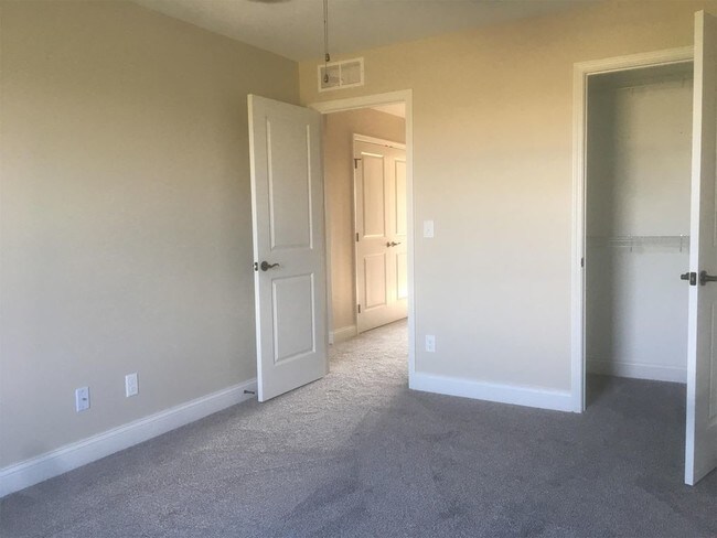 Building Photo - 802 Sedgegrass Dr