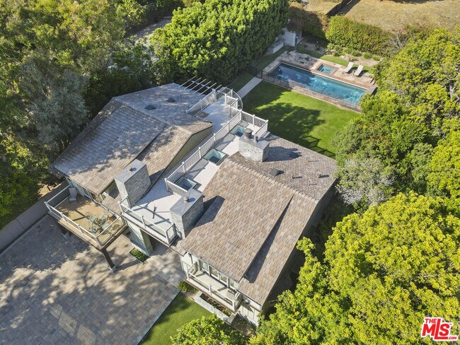 Foto del edificio - 7322 Birdview Ave