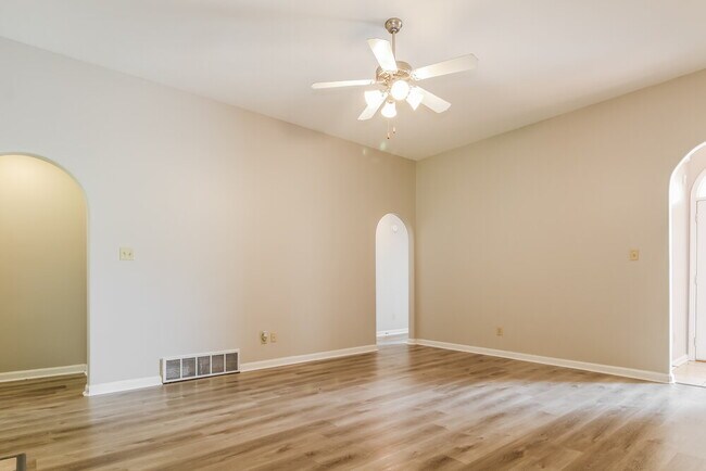 Building Photo - 30 Lakewood Cove