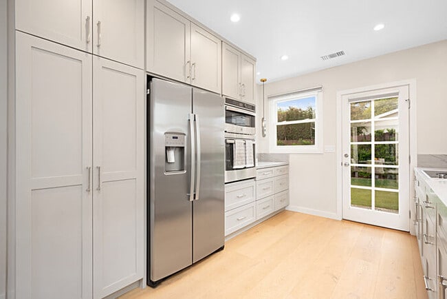 Building Photo - 228 W Mission St