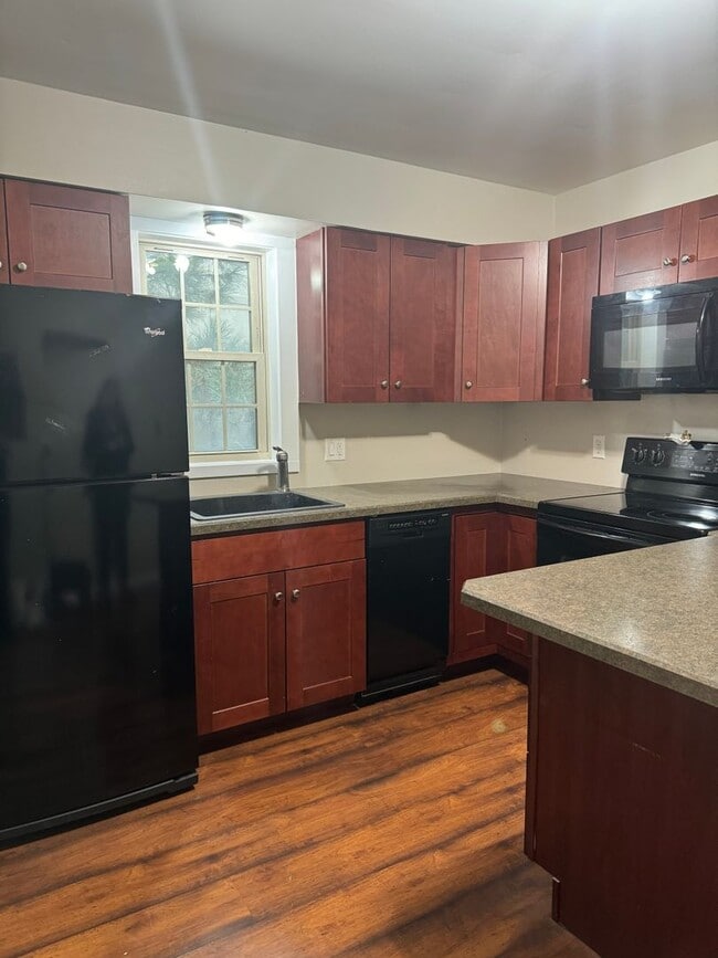 Building Photo - 400 Front St