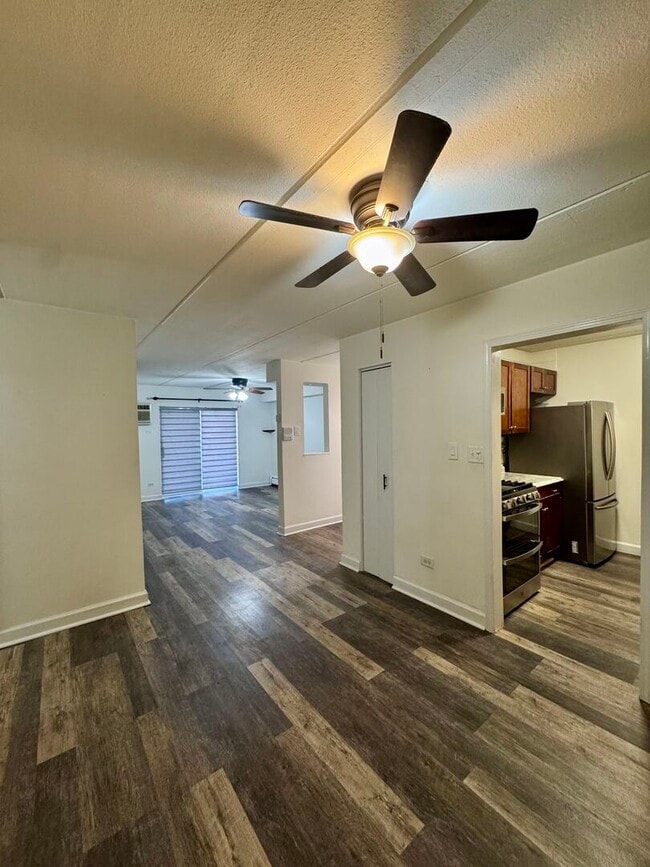 Building Photo - 270 Shorewood Dr