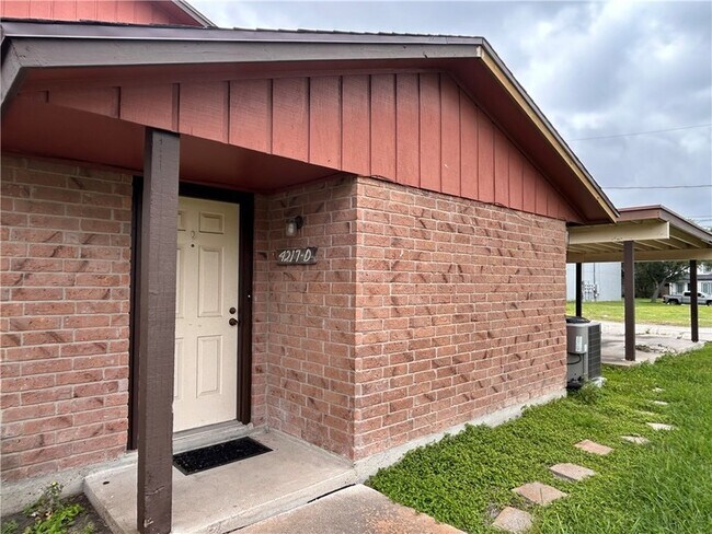 Foto del edificio - 4217 Acushnet Dr