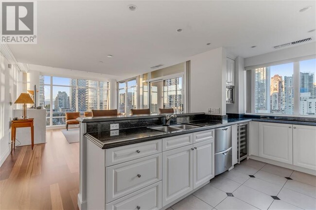 Building Photo - 428-1428 Beach Crescent