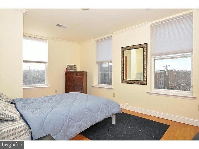 Building Photo - 953 S 6th St