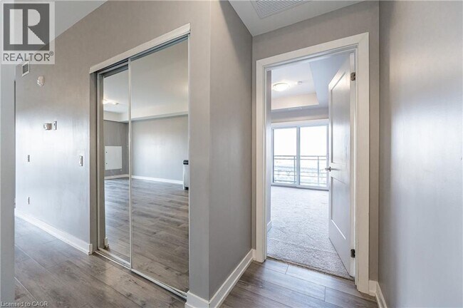 Building Photo - 255 Northfield Dr E
