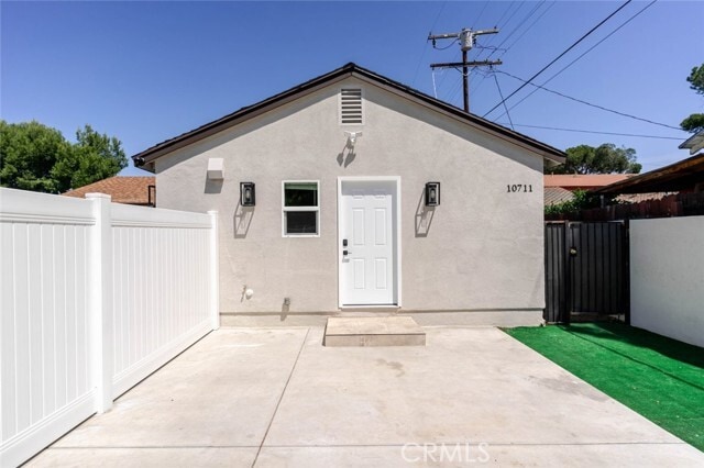 Building Photo - 10711 Cantlay St