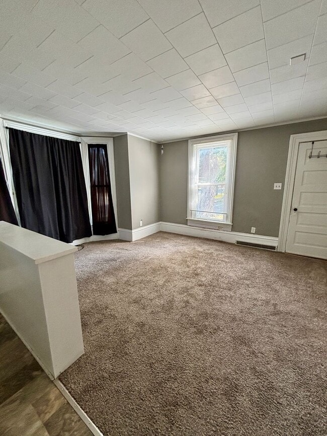 Building Photo - 1 Bedroom, 1 bathroom apartment in great C...