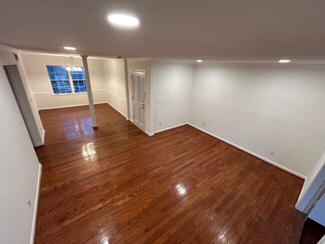Building Photo - 66 Montre Square NW