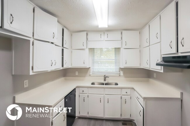 Building Photo - 7254 Fernwood Dr