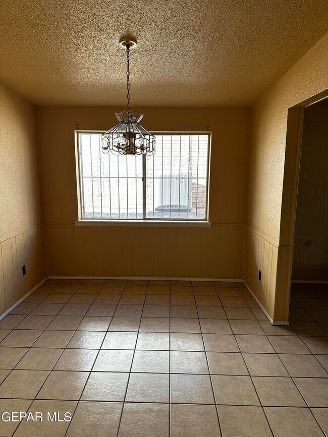 Building Photo - 4637 Tropicana Ave