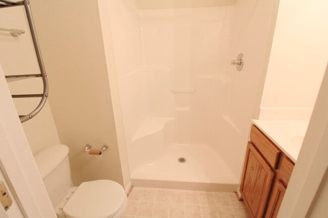 Building Photo - 351 Emerson Ln