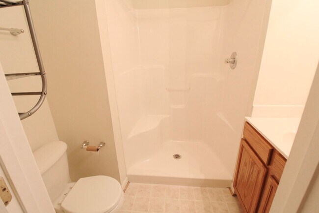 Foto del edificio - 351 Emerson Ln