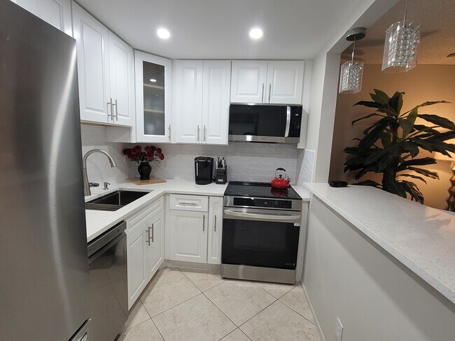 kitchen - 1421 S Ocean Blvd